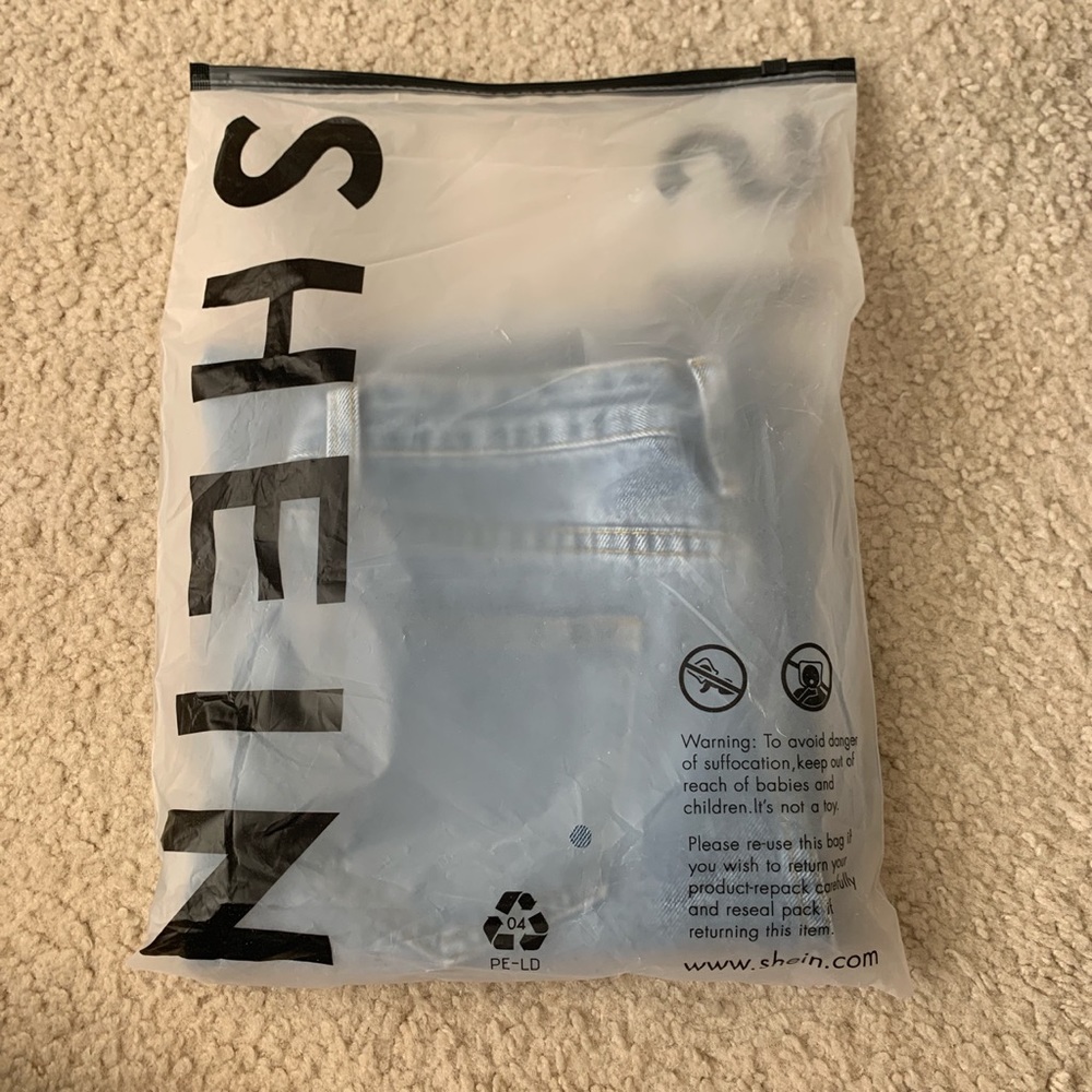 NEW SHEIN STRAIGHT JEAN
